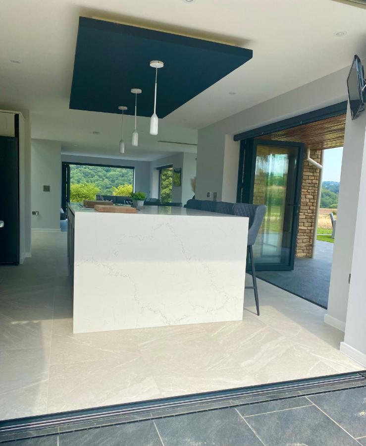 Stunning Modern Home Set In Beautiful Grounds. Bath Luaran gambar