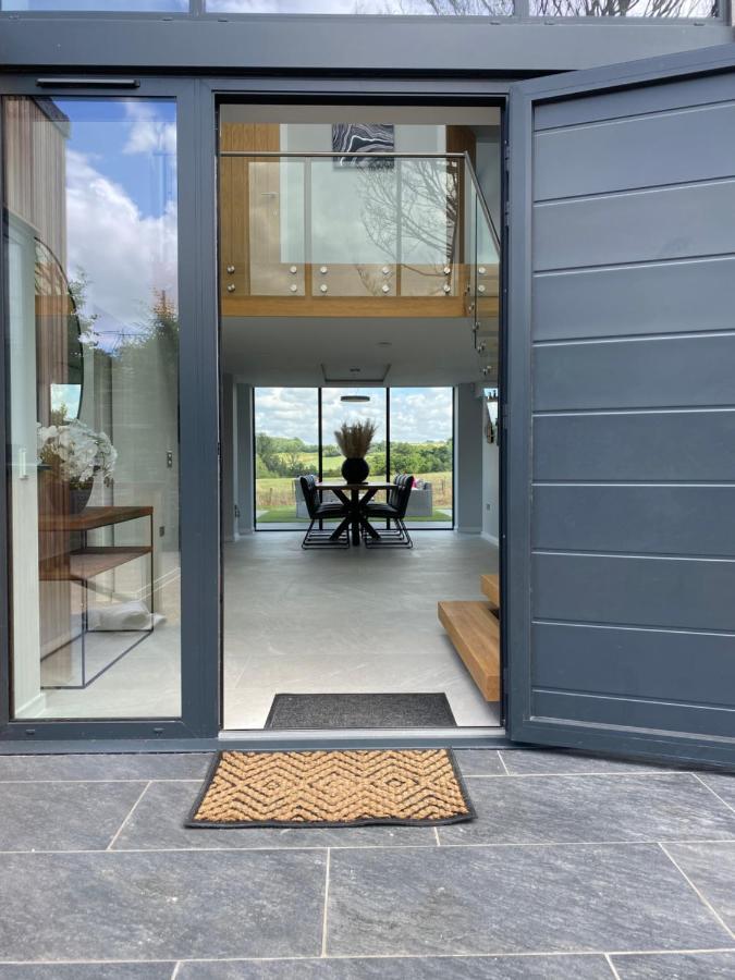 Stunning Modern Home Set In Beautiful Grounds. Bath Luaran gambar