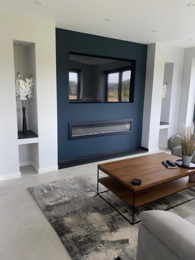 Stunning Modern Home Set In Beautiful Grounds. Bath Luaran gambar