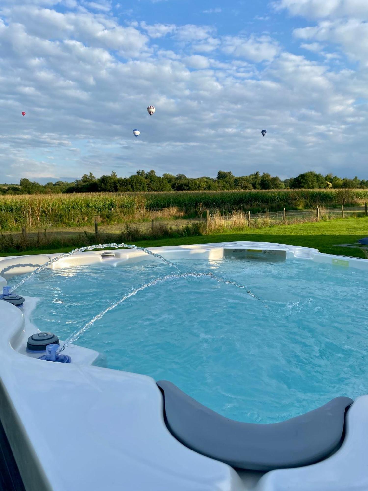 Stunning Modern Home Set In Beautiful Grounds. Bath Luaran gambar