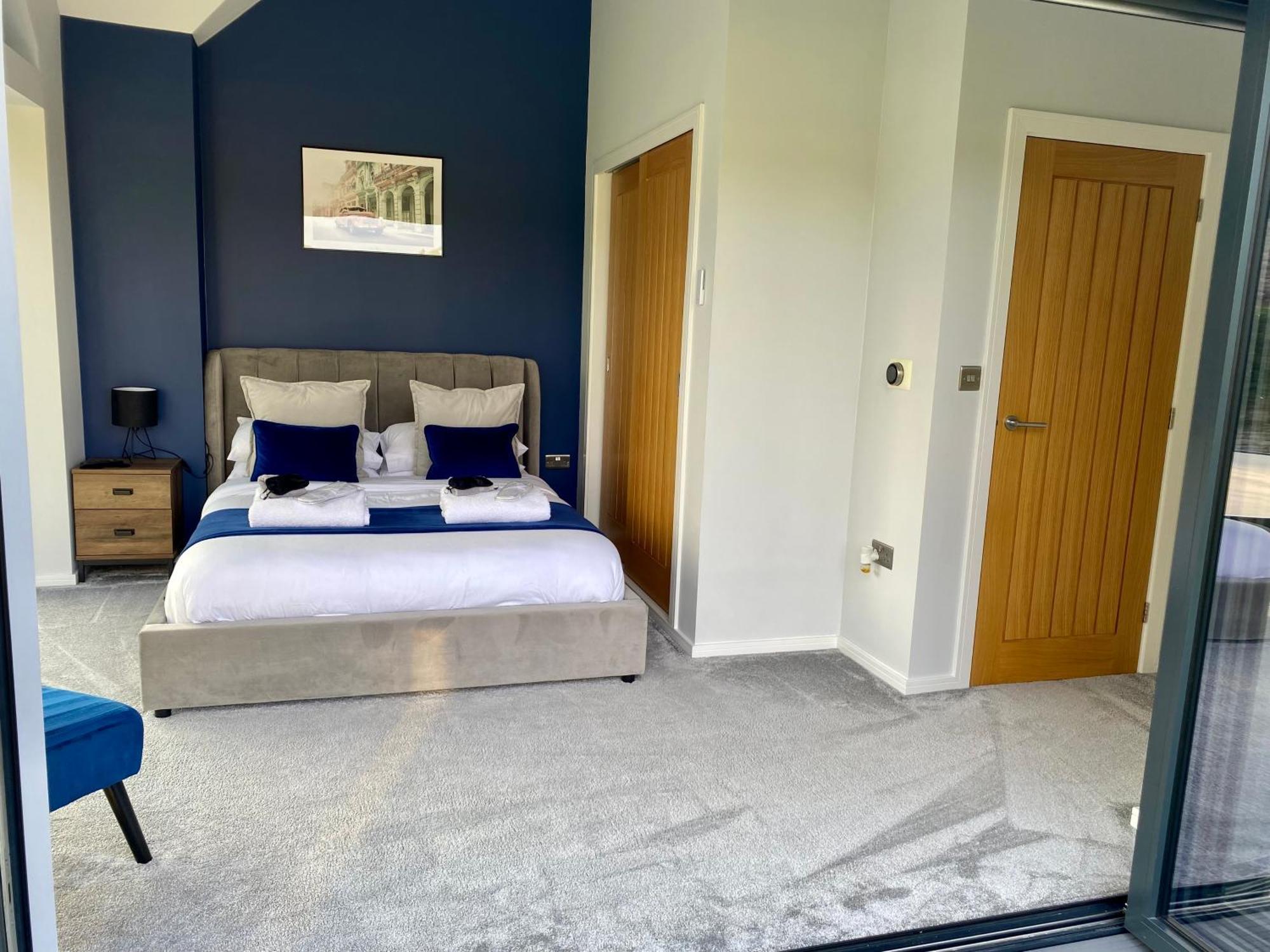 Stunning Modern Home Set In Beautiful Grounds. Bath Luaran gambar