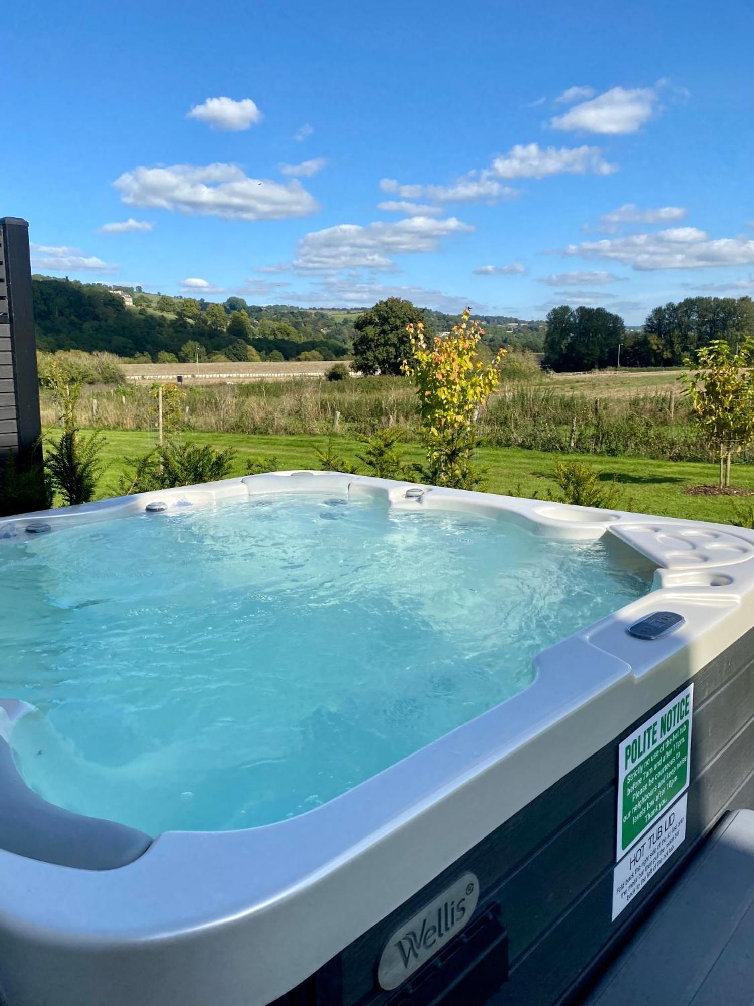 Stunning Modern Home Set In Beautiful Grounds. Bath Luaran gambar
