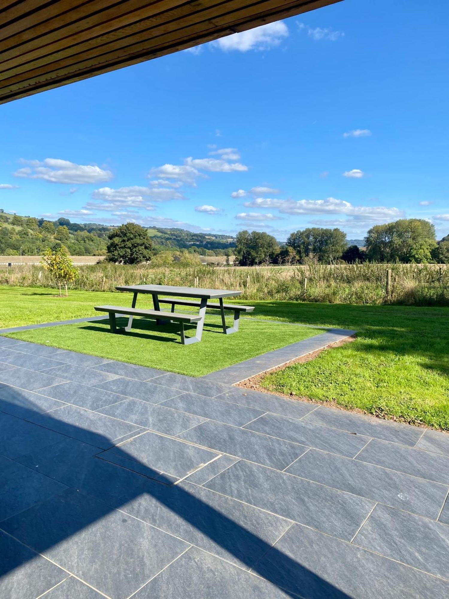 Stunning Modern Home Set In Beautiful Grounds. Bath Luaran gambar